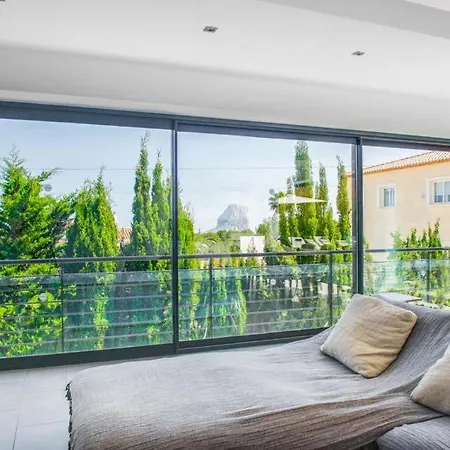 ヴィラ Sleeps 8 Pool Air Con Wifi カルプ