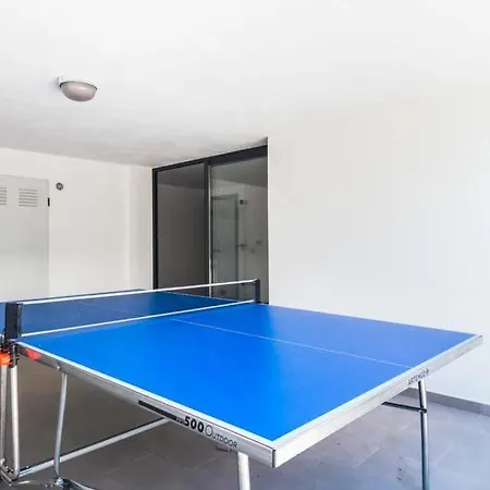 Sleeps 8 Pool Air Con Wifi カルプ