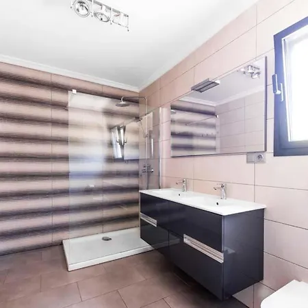 ヴィラ Sleeps 8 Pool Air Con Wifi