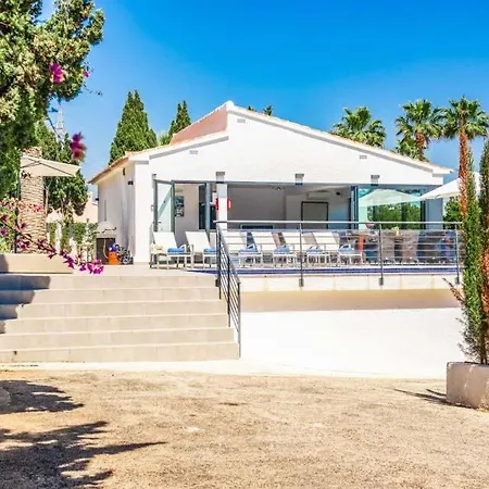 Sleeps 8 Pool Air Con Wifi *