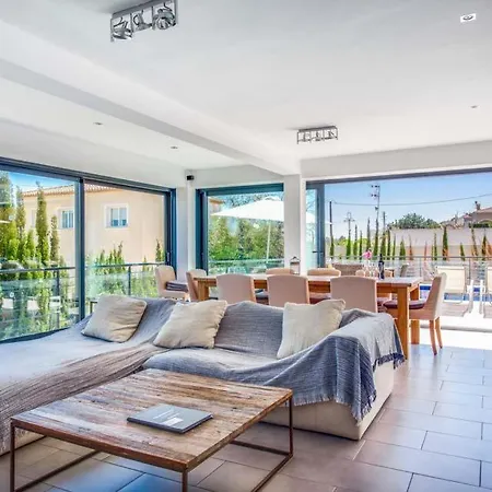 Sleeps 8 Pool Air Con Wifi Villa