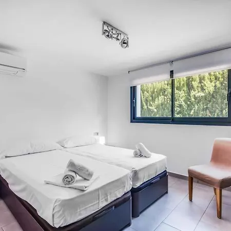 Sleeps 8 Pool Air Con Wifi *