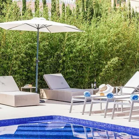 Sleeps 8 Pool Air Con Wifi Villa *
